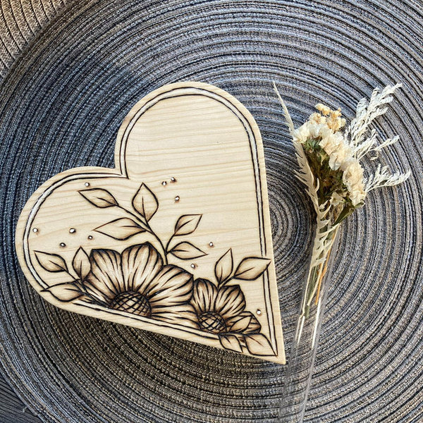 Holzherz mit Vase | natürliche Tischdeko mit floralem Design | "Floral 2"