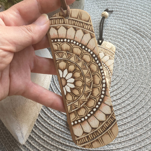 Lesezeichen aus Holz | besondere Geschenke für Leseratten | "Mandala Summer"